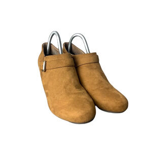 American Eagle Outfitters Womens Tan Suede Ankle Boots Size 9 With Buckle